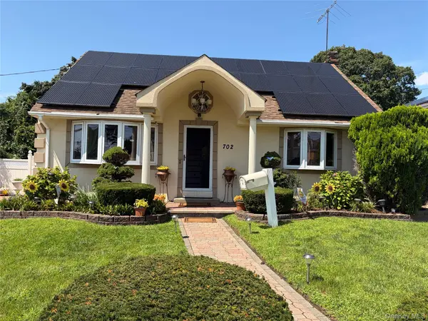 702 Diellen LN, Elmont, NY 11003
