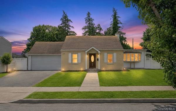 730 Goodrich ST, Uniondale, NY 11553