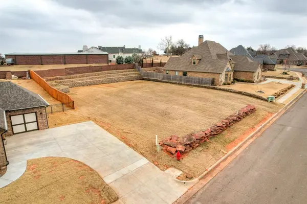 2932 Lakeshire Ridge WAY, Edmond, OK 73034