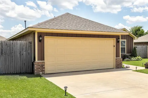 1008 SW 14th ST, Moore, OK 73160