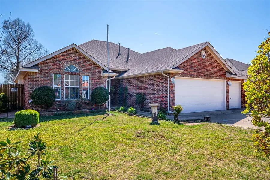 1824 Fairmont LN, Edmond, OK 73013