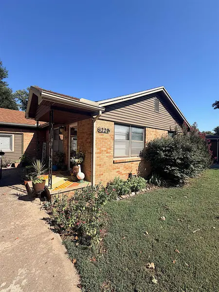 1220 N Lakeview Drive, Derby, KS 67037