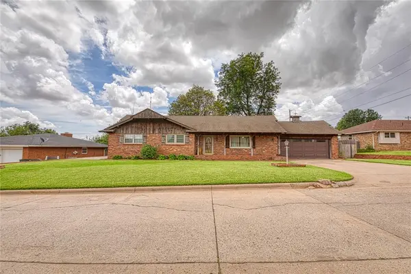1500 Redstone DR, Clinton, OK 73601