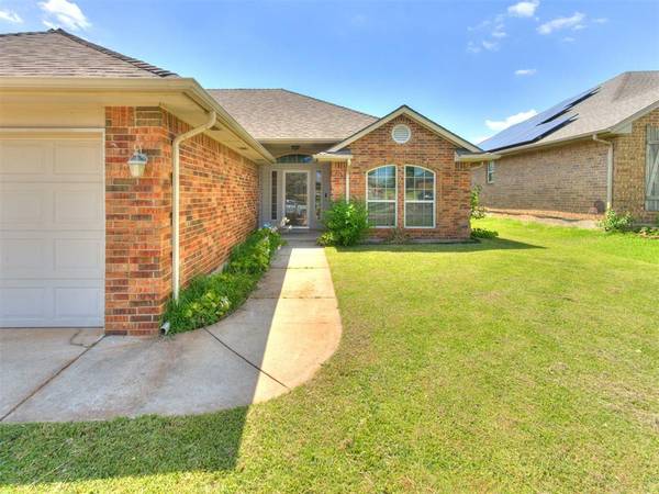 9217 Crooked Creek LN, Oklahoma City, OK 73160