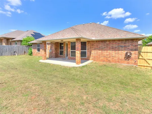 9217 Crooked Creek LN, Oklahoma City, OK 73160