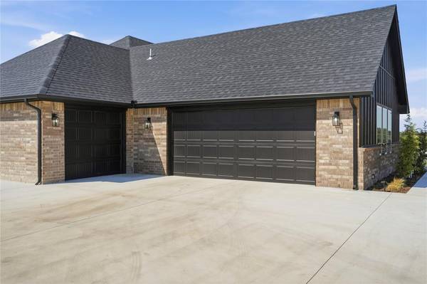 2439 Wolf Creek BND, Blanchard, OK 73010
