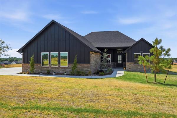 2439 Wolf Creek BND, Blanchard, OK 73010
