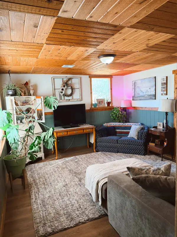 1220 N Lakeview Drive, Derby, KS 67037