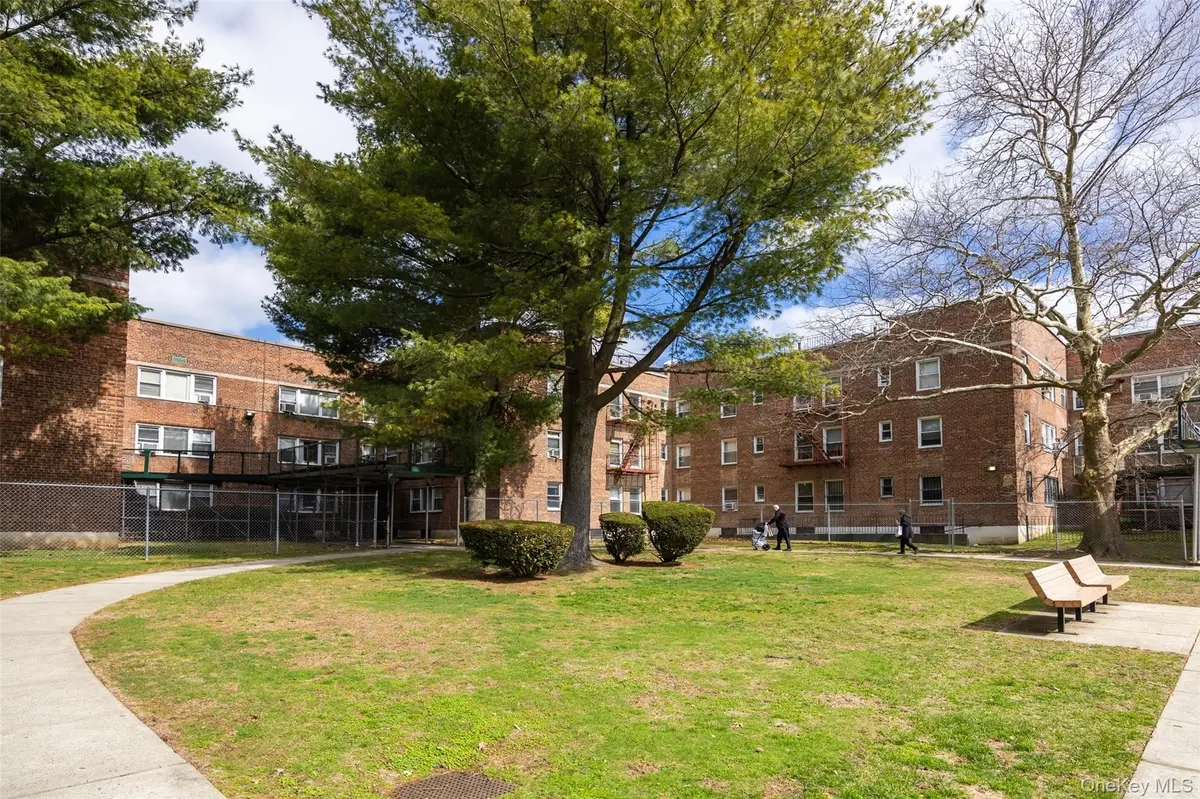 69-12 140th ST #2C, Kew Garden Hills, NY 11367