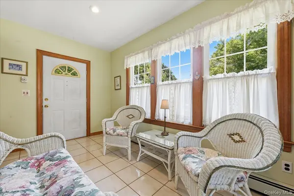 73 Chestnut AVE, Floral Park, NY 11001