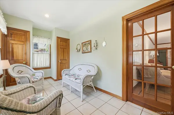 73 Chestnut AVE, Floral Park, NY 11001