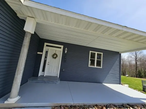 7968 W HERZOG RD, Iron Mountain, MI 49801