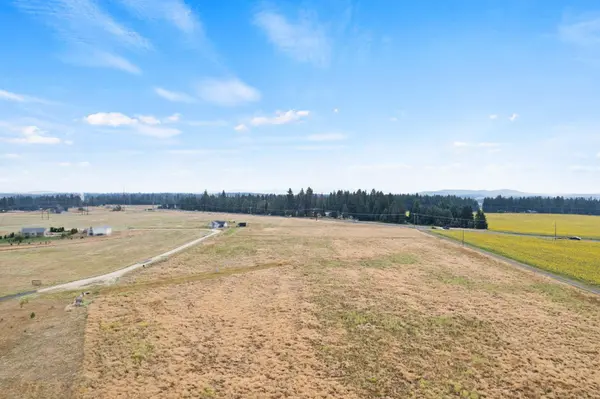 5815 W Mule Deer Ln, Deer Park, WA 99006