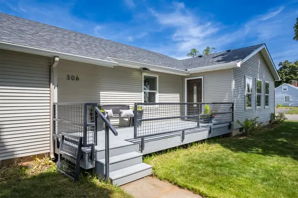 306 W 3rd St, Cheney, WA 99004