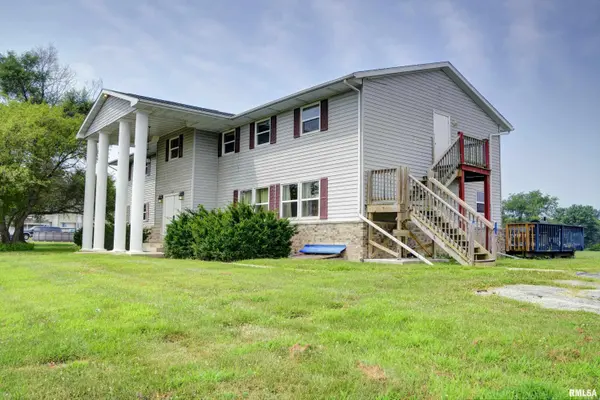 812 Wigwam Hollow RD, Macomb, IL 61455