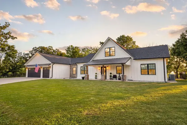 299 Bow Hunter LN, Galena, MO 65656