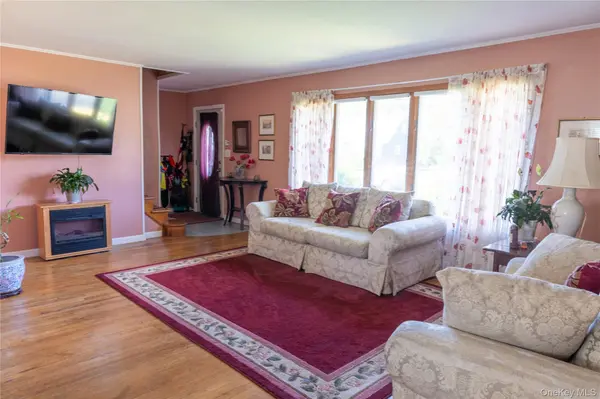 127 Suffolk AVE, West Babylon, NY 11704