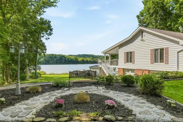 38 Shore DR, Blooming Grove, NY 10914