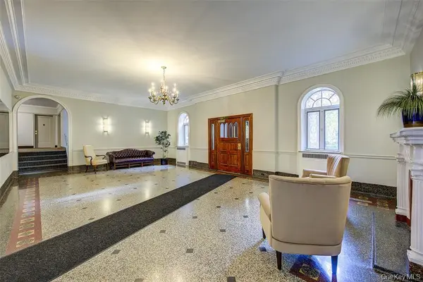 111-39 76th RD #D1, Forest Hills, NY 11375