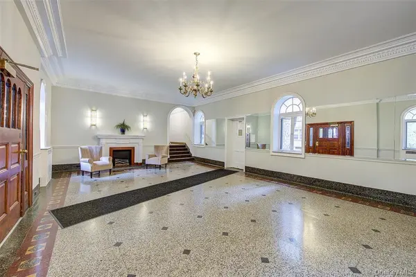 111-39 76th RD #D1, Forest Hills, NY 11375