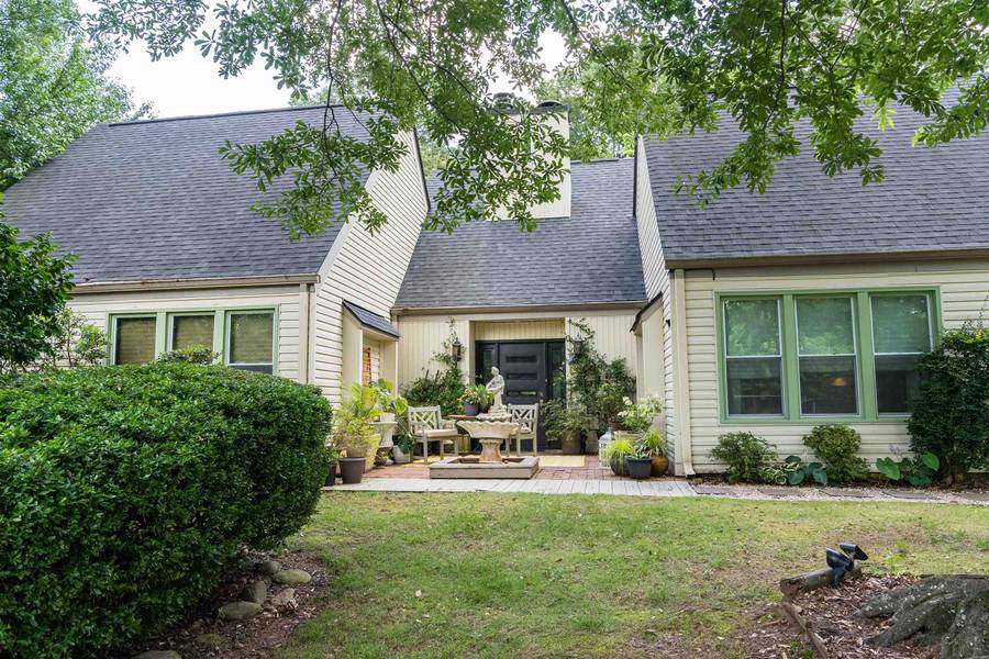 221 Saratoga DR, Greer, SC 29650