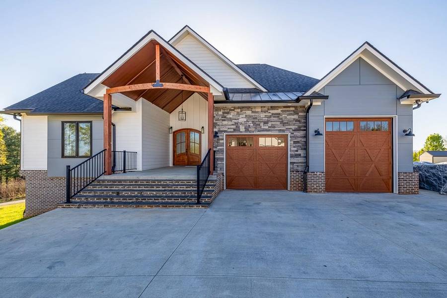 231 CANADY RD, Wellford, SC 29385