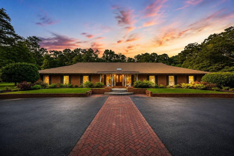 325 Lanham CIR, Spartanburg, SC 29307