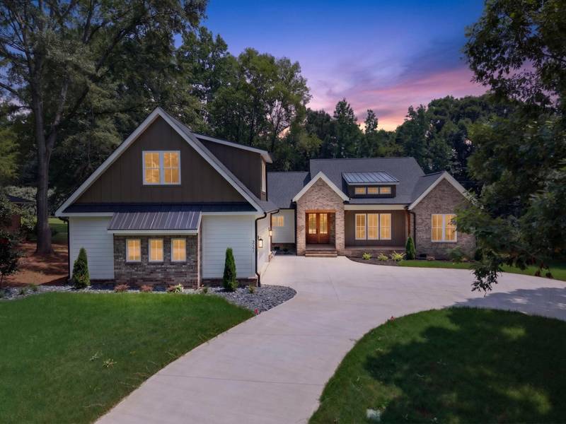 321 Dunbarton CT, Spartanburg, SC 29307
