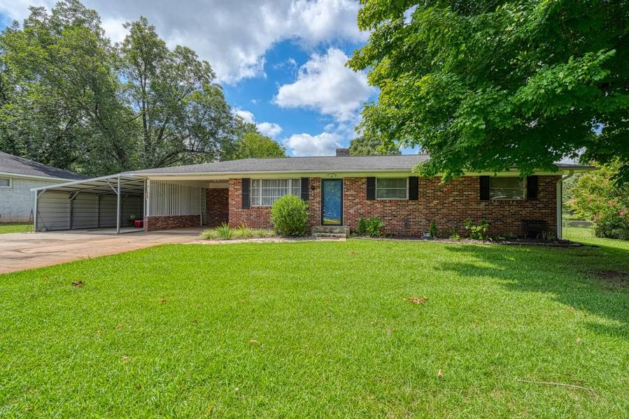 5 Clover ST, Inman, SC 29349