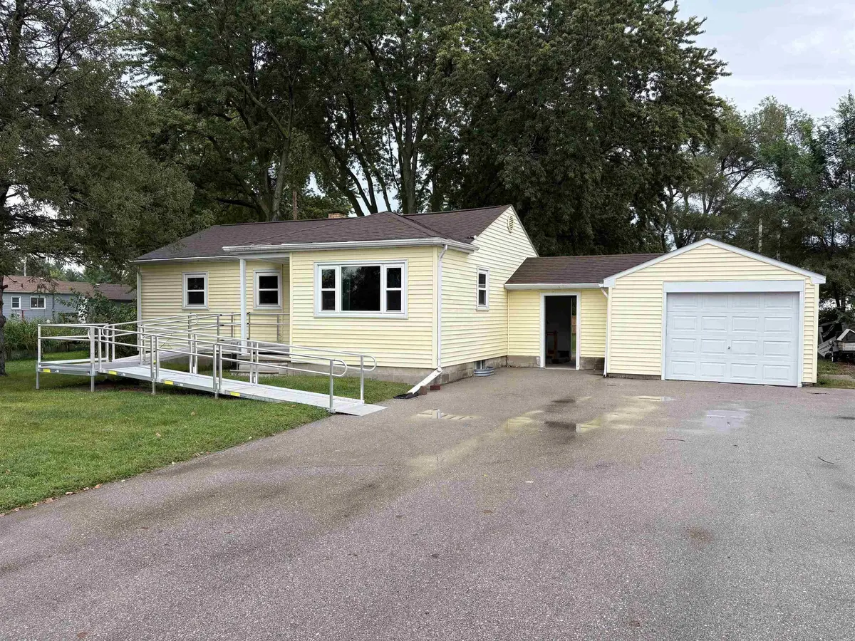 506 3rd ST, Washburn, IA 50702