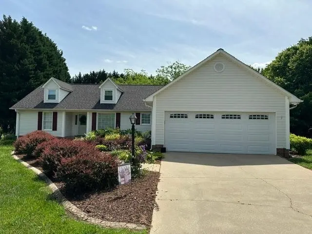 328 Shallowford DR, Boiling Springs, SC 29316-5801