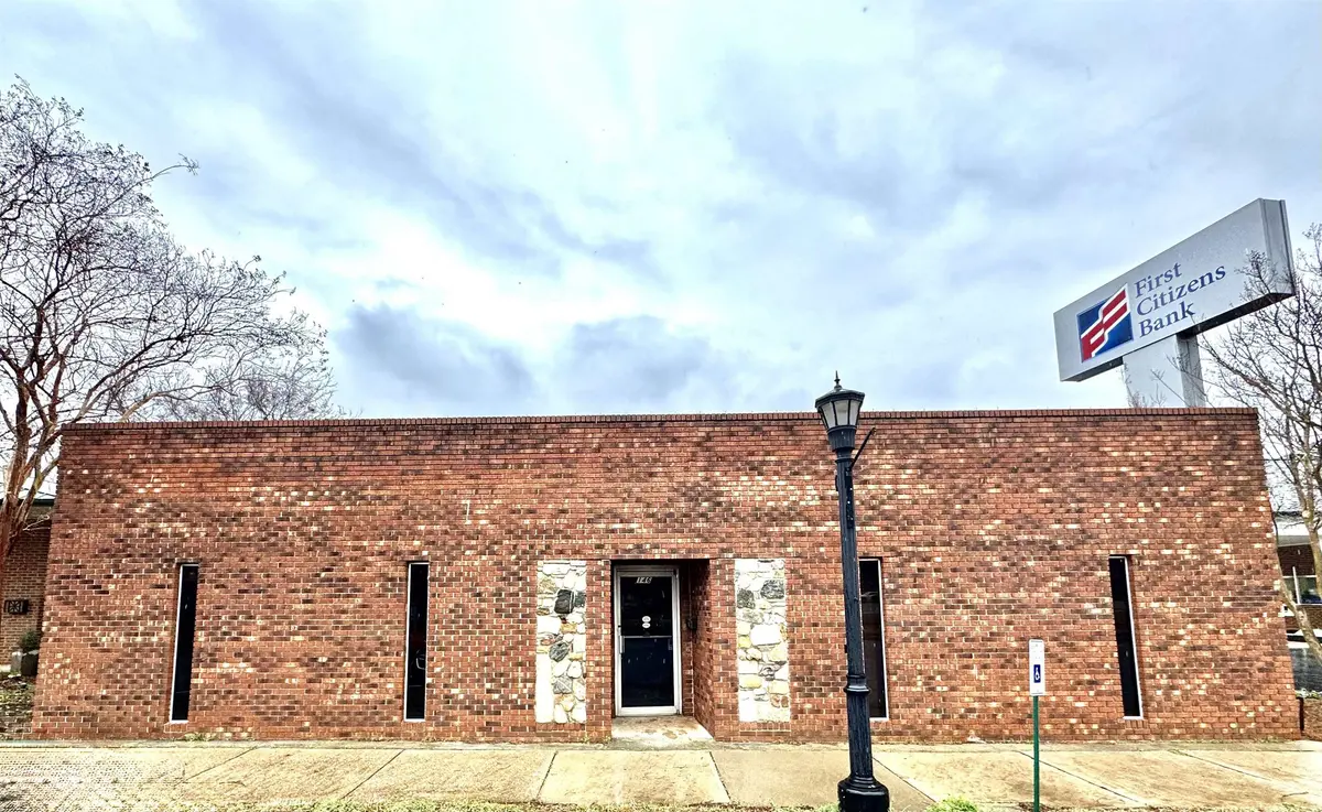 146 N Trade AVE, Landrum, SC 29356