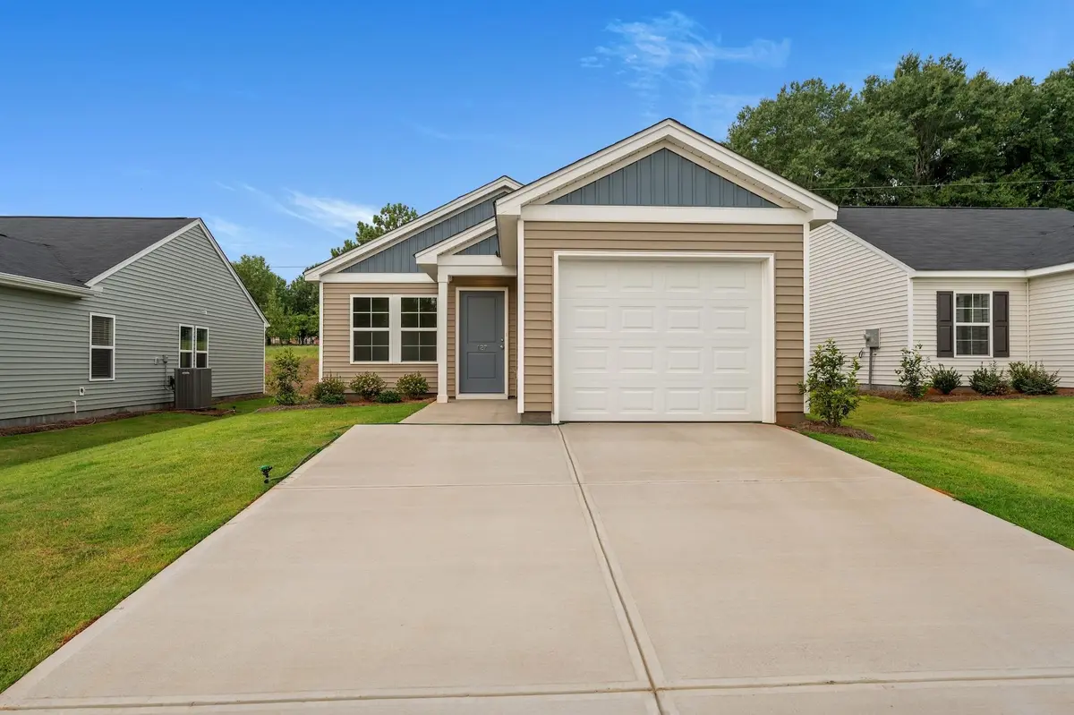 127 Cloverfield LN, Spartanburg, SC 29303