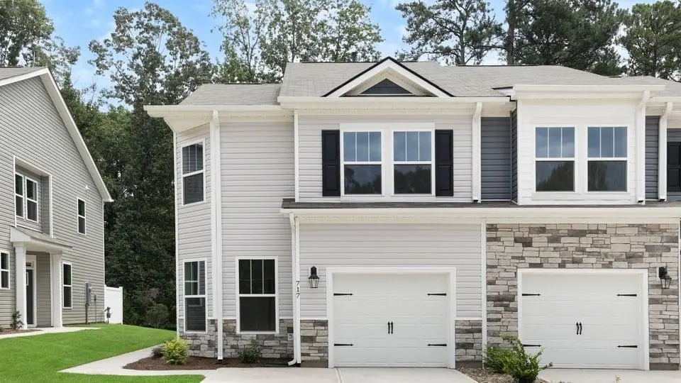 717 Lesbury LN, Spartanburg, SC 29301