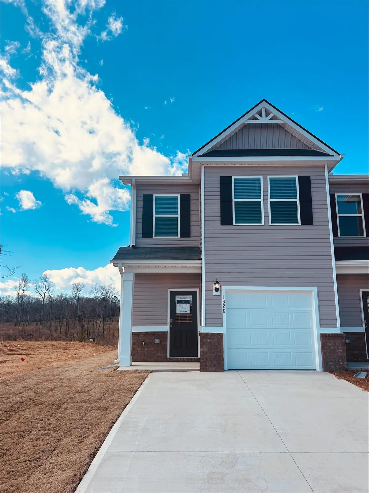 1328 Roadstead LN, Spartanburg, SC 29306