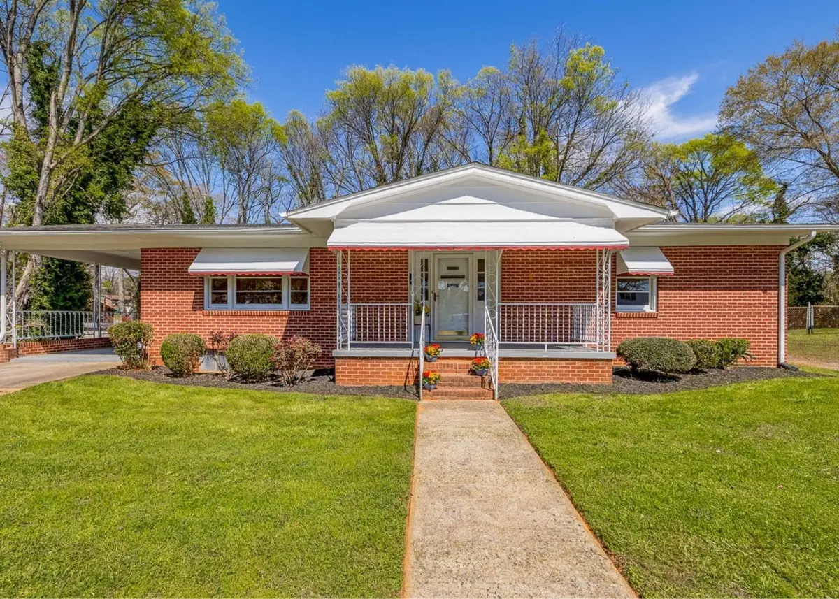 522 W Robinson ST, Gaffney, SC 29341