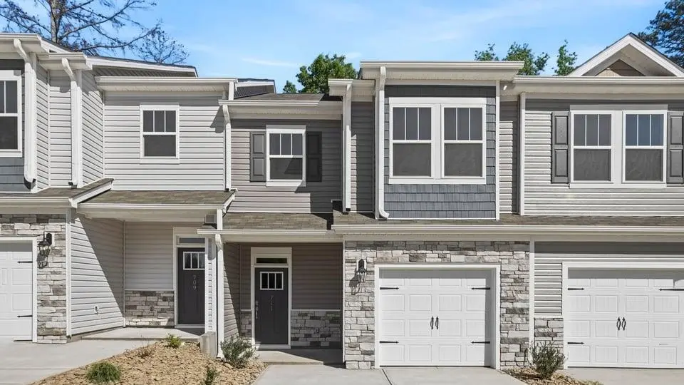 711 Lesbury LN, Spartanburg, SC 29301