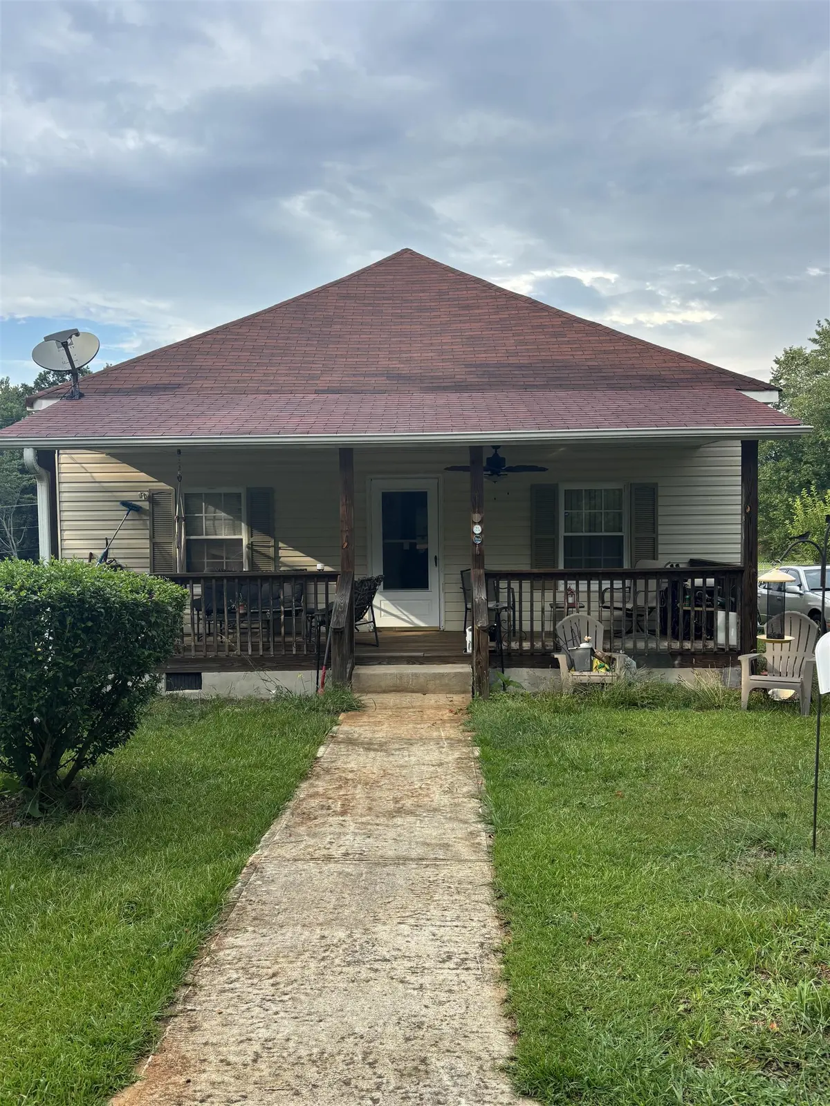 116 Allison ST, Cowpens, SC 29330