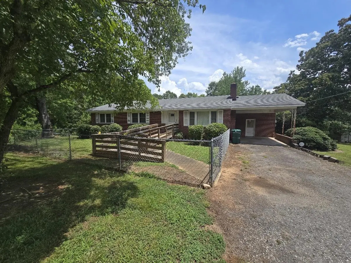 147 Batchelor Dr, Blacksburg, SC 29702