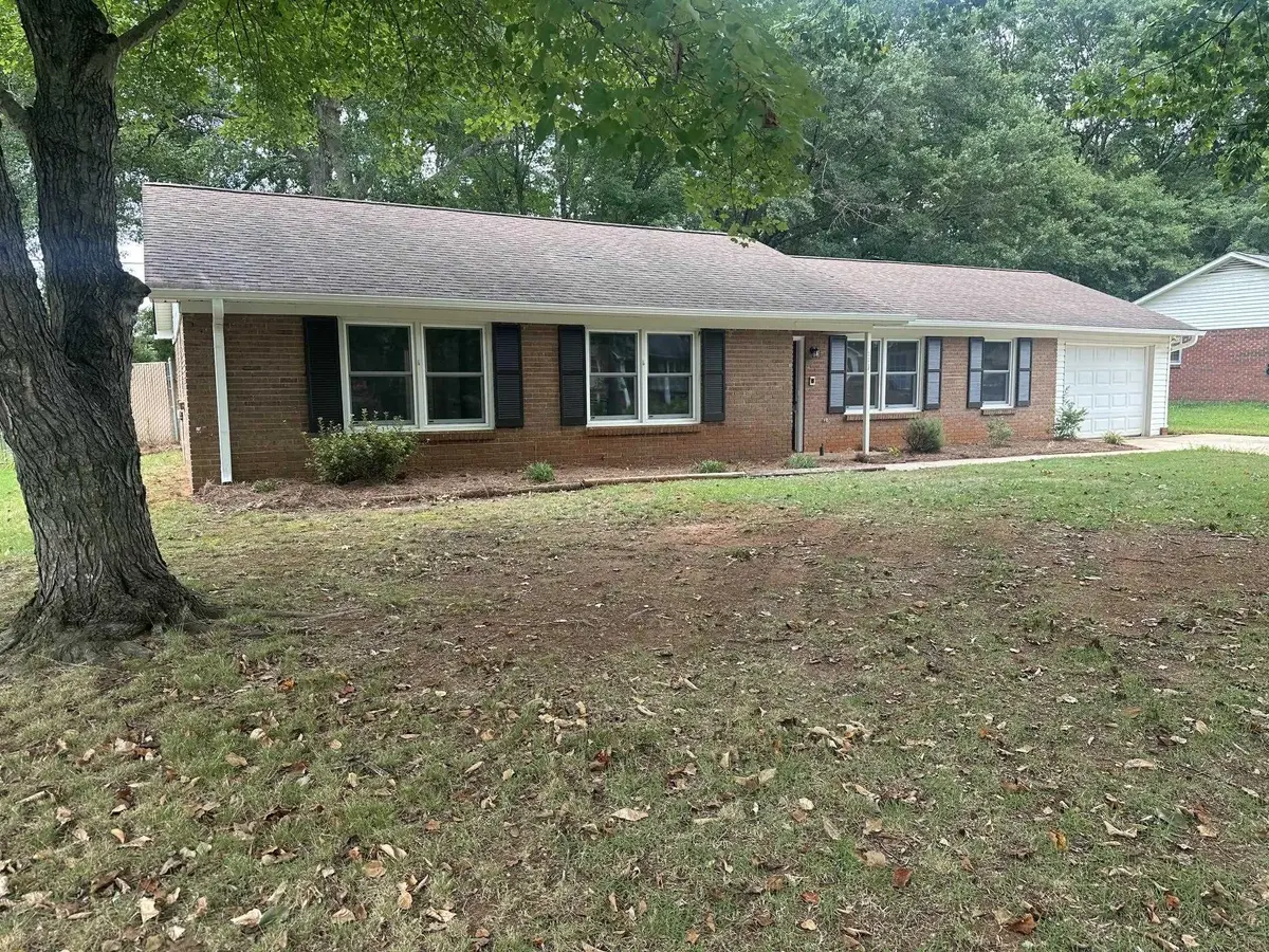 220 River Forest DR, Boiling Springs, SC 29316