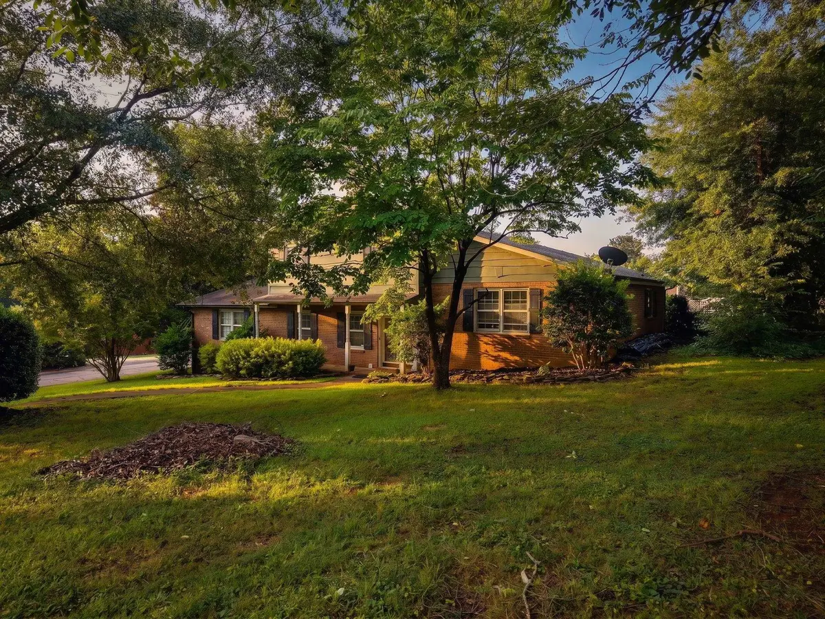 101 Hendrix CT, Boiling Springs, SC 29316