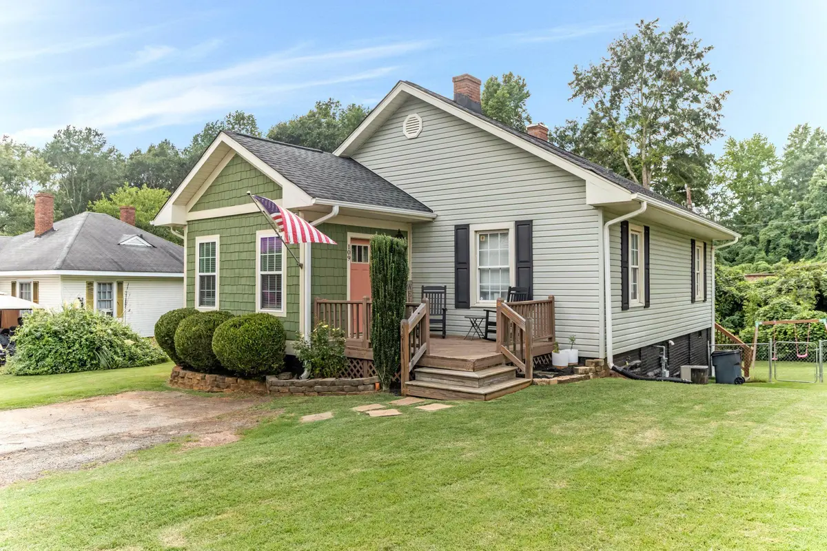 109 Lawrence ST, Lyman, SC 29365-1626
