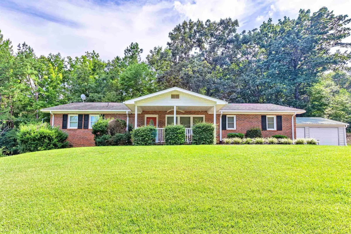 424 Edgewater Dr, Gaffney, SC 29340