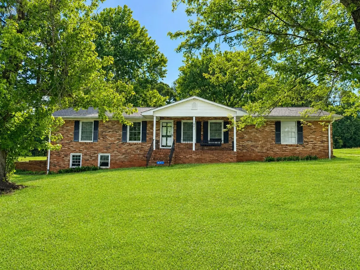631 Riveroak CIR, Inman, SC 29349