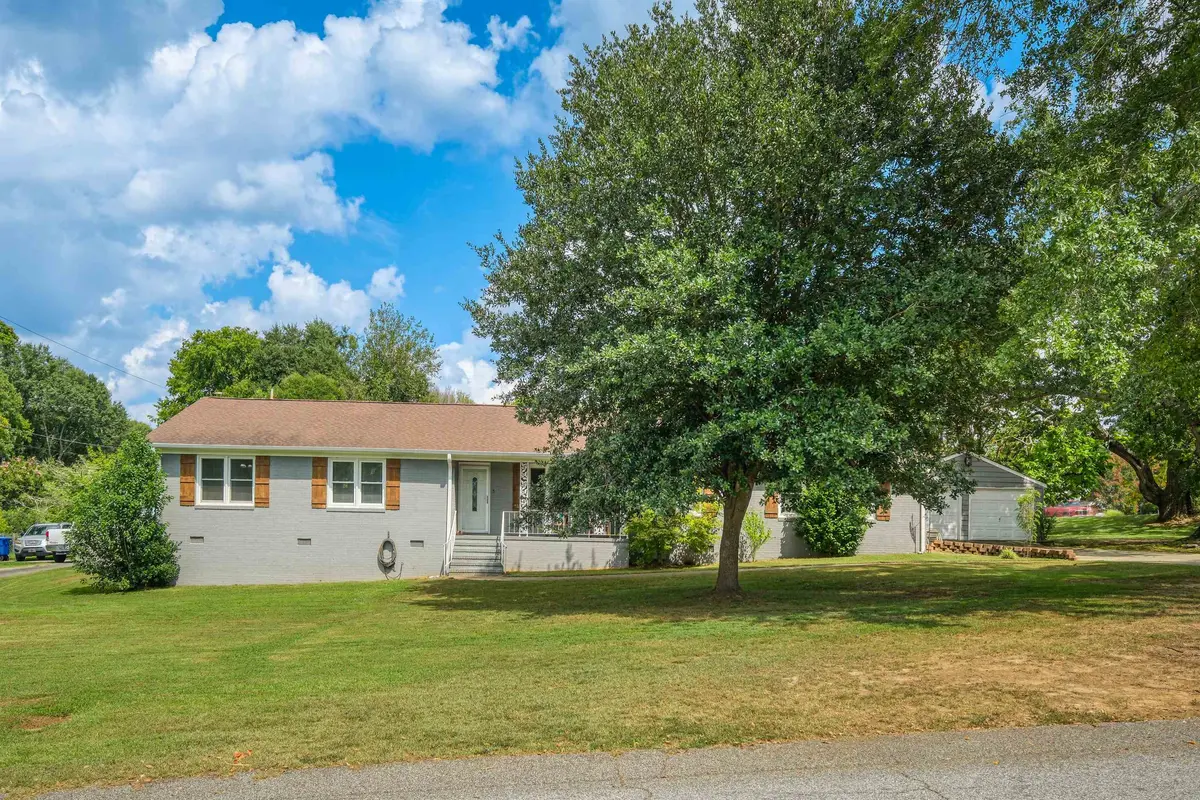 202 N Pine Lake DR, Spartanburg, SC 29301