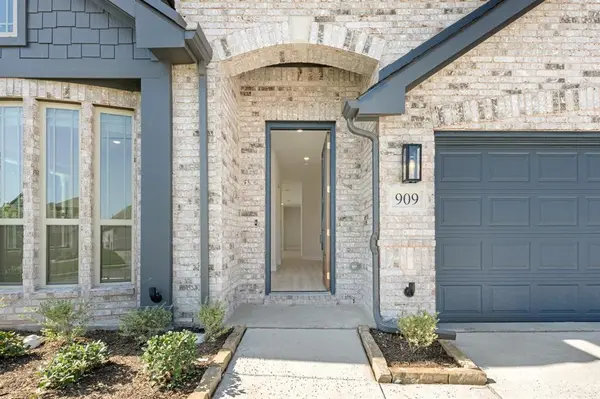 909 Firewood Way, Anna, TX 75409