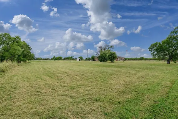 1506 Harwood RD, Luling, TX 78648