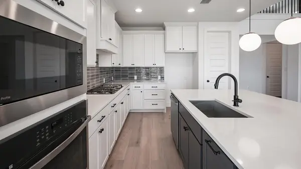 434 Bay Breeze DR, Kyle, TX 78640