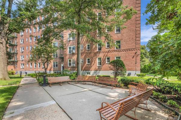 36 Cathedral AVE #2D, Hempstead, NY 11550