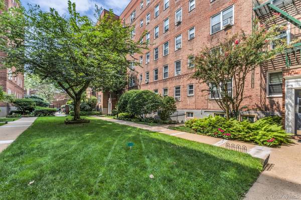 36 Cathedral AVE #2D, Hempstead, NY 11550